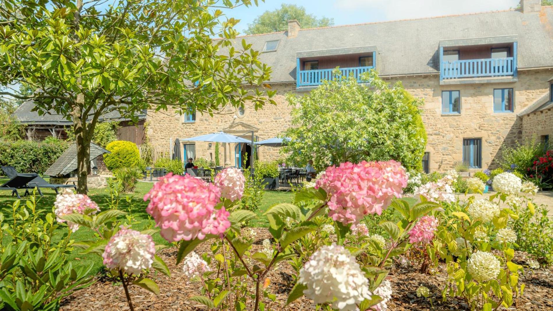Logis Hotel Le Manoir Des Portes Ламбал Екстериор снимка